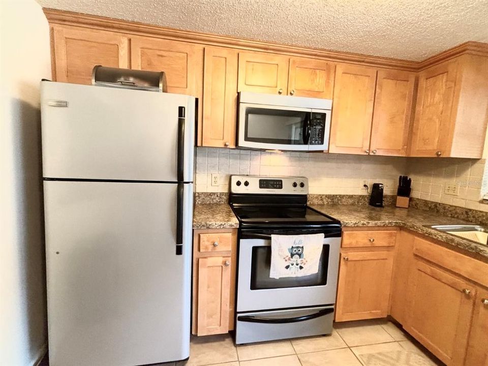 For Sale: $249,500 (2 beds, 1 baths, 792 Square Feet)