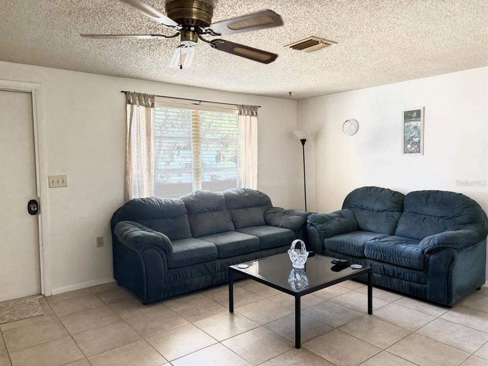 For Sale: $249,500 (2 beds, 1 baths, 792 Square Feet)