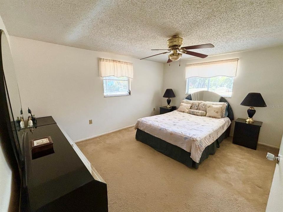 For Sale: $249,500 (2 beds, 1 baths, 792 Square Feet)