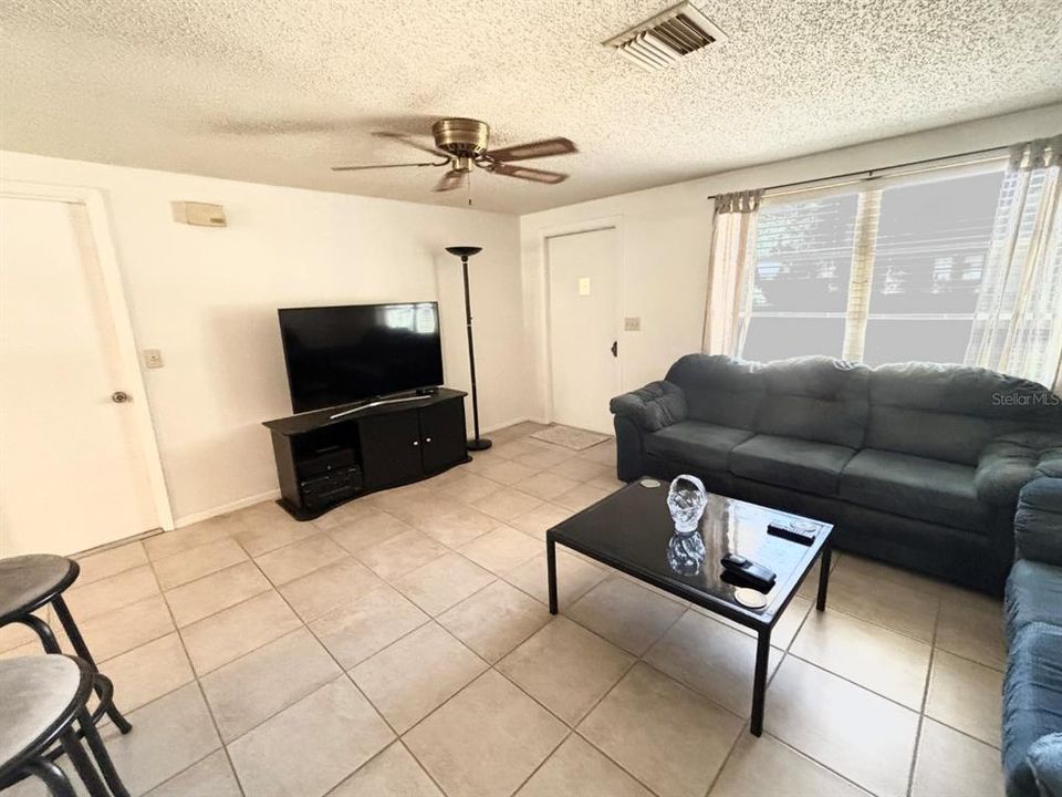 For Sale: $249,500 (2 beds, 1 baths, 792 Square Feet)