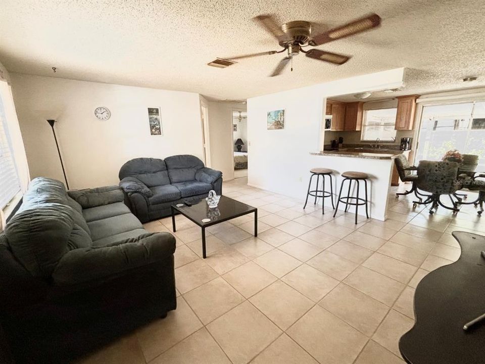 For Sale: $249,500 (2 beds, 1 baths, 792 Square Feet)