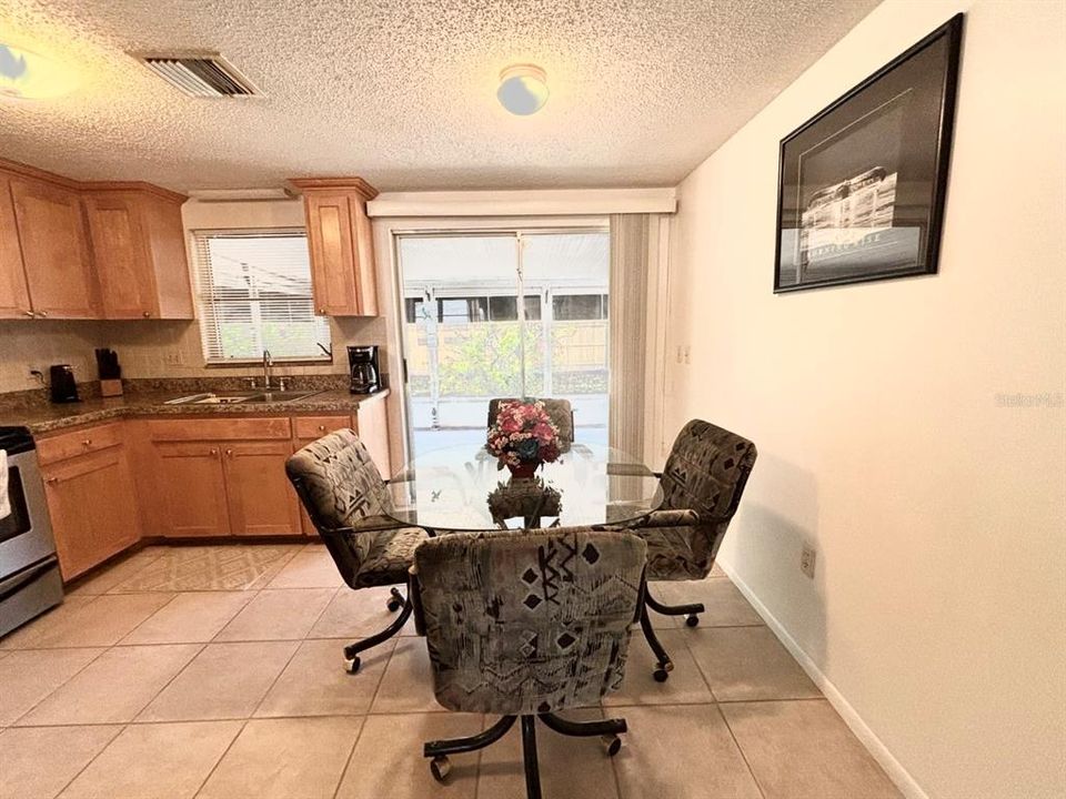 For Sale: $249,500 (2 beds, 1 baths, 792 Square Feet)