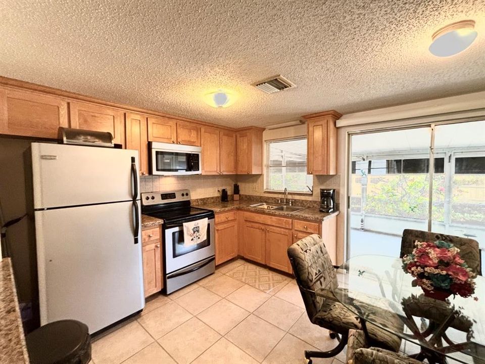 For Sale: $249,500 (2 beds, 1 baths, 792 Square Feet)