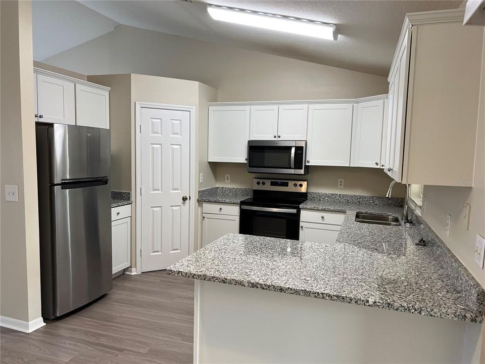 Active With Contract: $325,000 (3 beds, 2 baths, 1512 Square Feet)