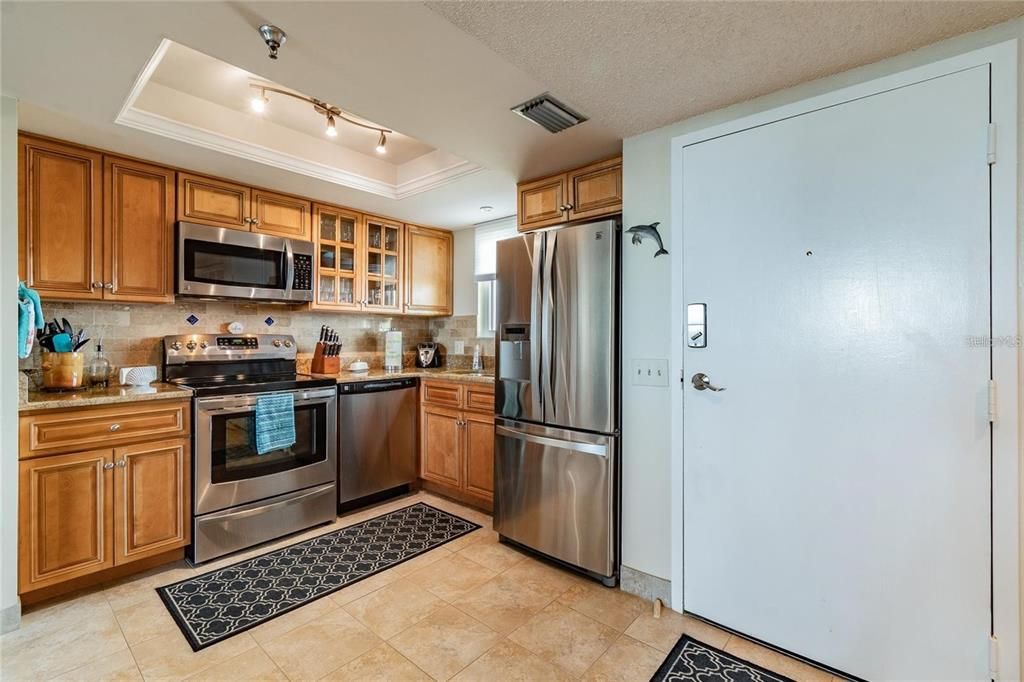 For Sale: $260,000 (1 beds, 1 baths, 733 Square Feet)