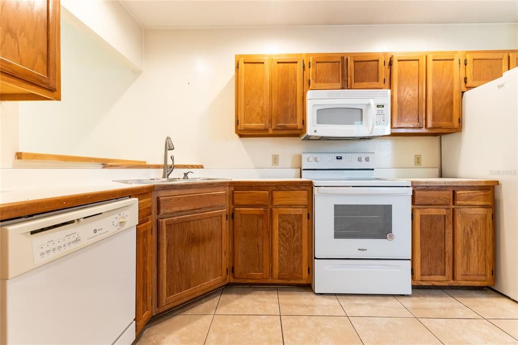 For Sale: $199,000 (2 beds, 2 baths, 1100 Square Feet)