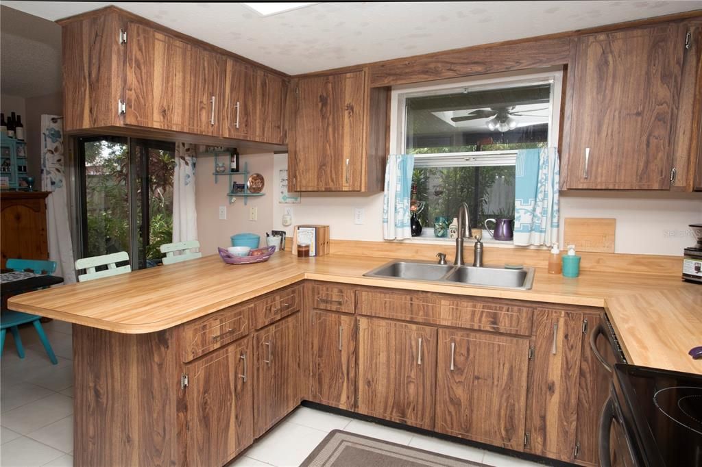 KITCHEN WITH NEWER APPLIANCES