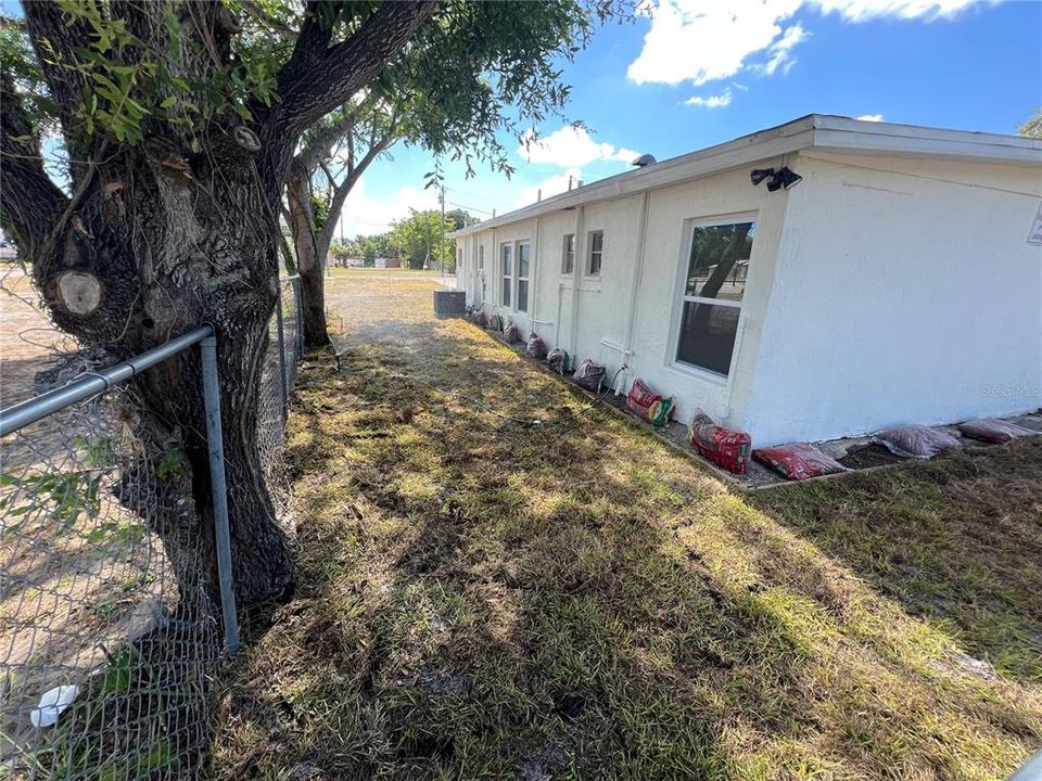 For Sale: $230,000 (3 beds, 3 baths, 1104 Square Feet)