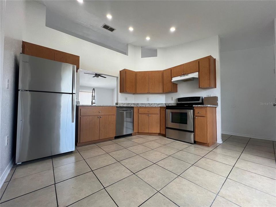 Active With Contract: $1,800 (3 beds, 2 baths, 1233 Square Feet)