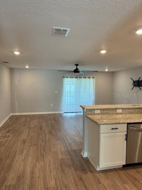 For Rent: $2,350 (3 beds, 2 baths, 1713 Square Feet)