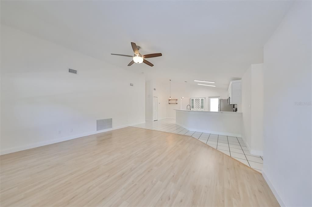 Active With Contract: $410,000 (3 beds, 2 baths, 1740 Square Feet)