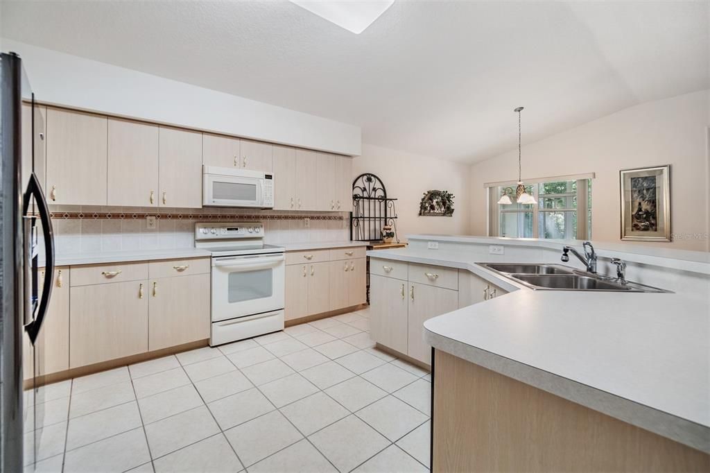 For Sale: $365,000 (3 beds, 2 baths, 2206 Square Feet)