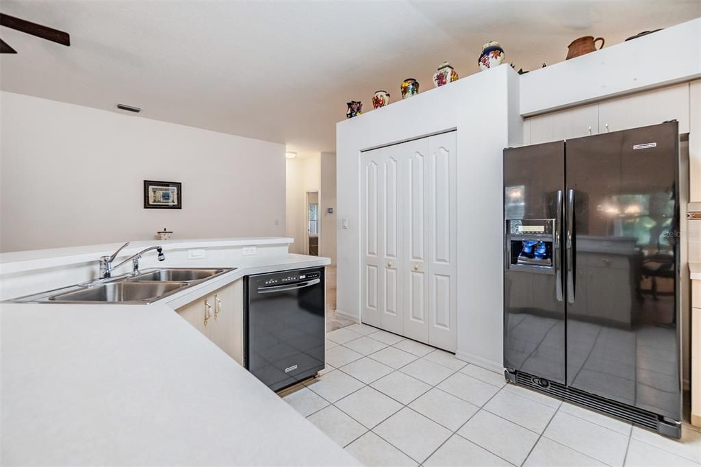 For Sale: $365,000 (3 beds, 2 baths, 2206 Square Feet)