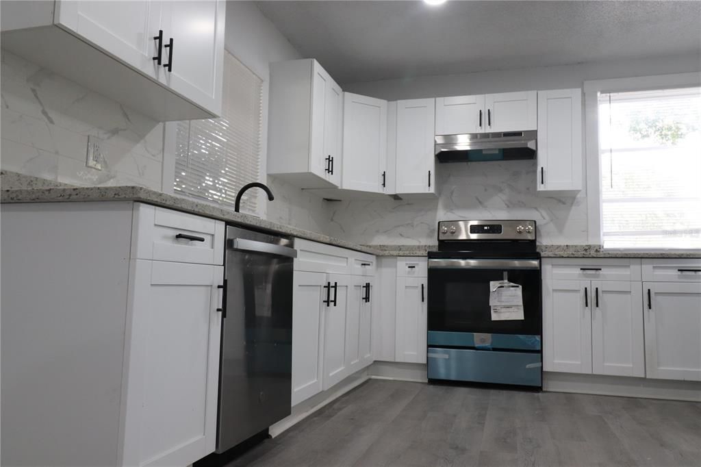 For Sale: $304,700 (3 beds, 2 baths, 1440 Square Feet)