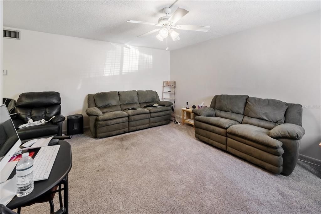 For Sale: $100,000 (1 beds, 1 baths, 663 Square Feet)