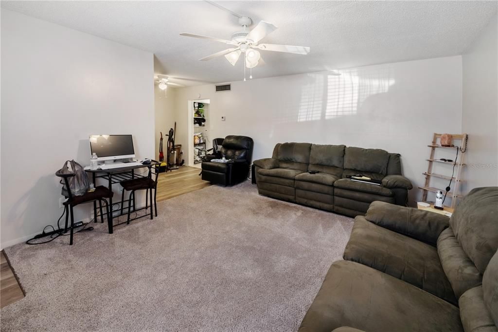 For Sale: $100,000 (1 beds, 1 baths, 663 Square Feet)