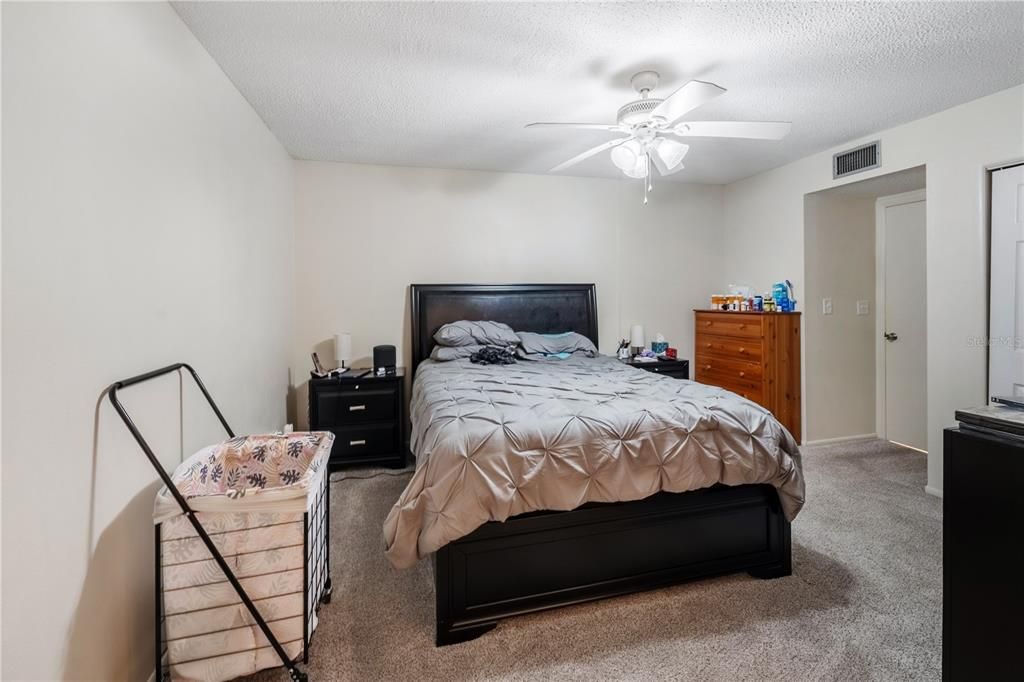 For Sale: $100,000 (1 beds, 1 baths, 663 Square Feet)