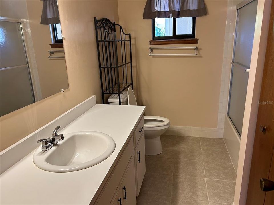 Active With Contract: $159,000 (2 beds, 2 baths, 1144 Square Feet)