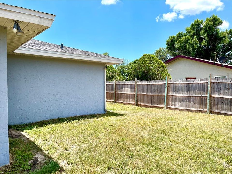 For Sale: $249,000 (2 beds, 2 baths, 1302 Square Feet)