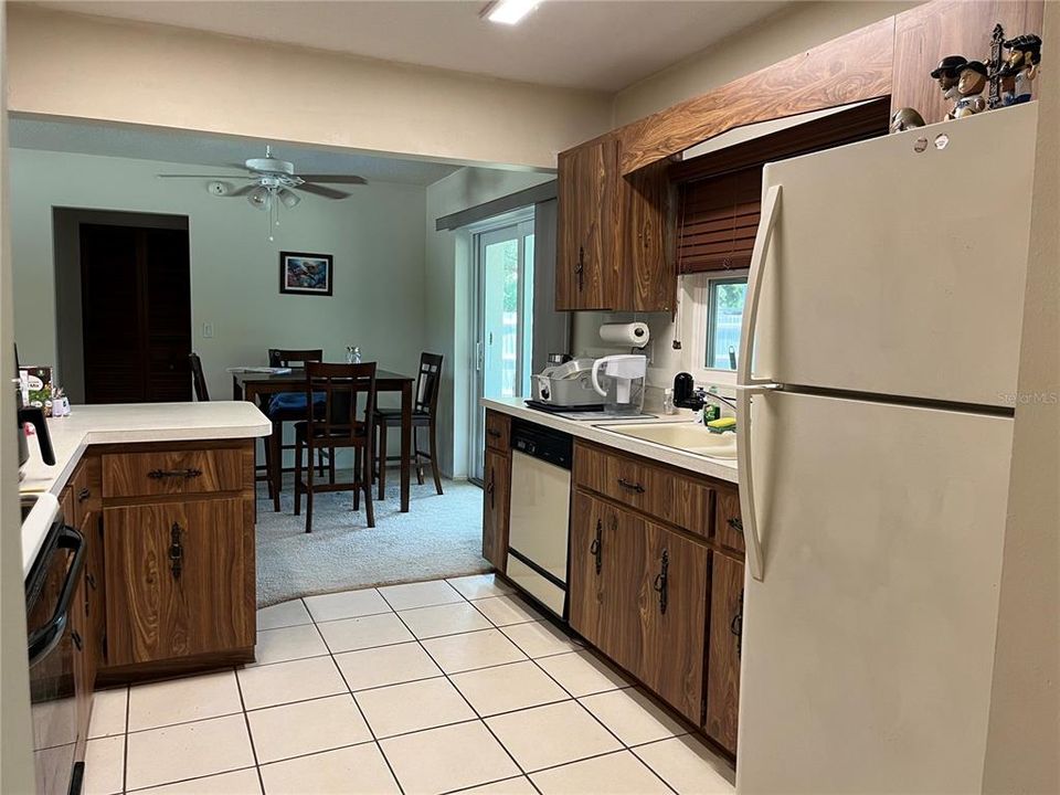 For Sale: $249,000 (2 beds, 2 baths, 1302 Square Feet)