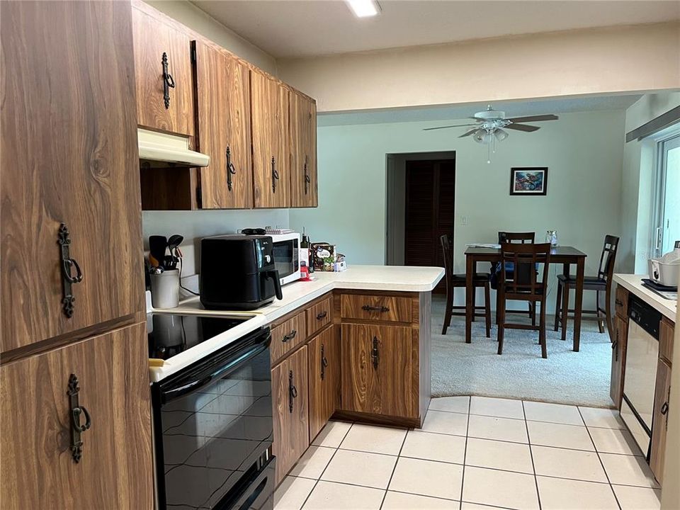 For Sale: $249,000 (2 beds, 2 baths, 1302 Square Feet)