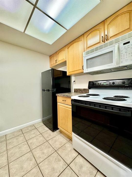 For Rent: $1,200 (1 beds, 1 baths, 552 Square Feet)