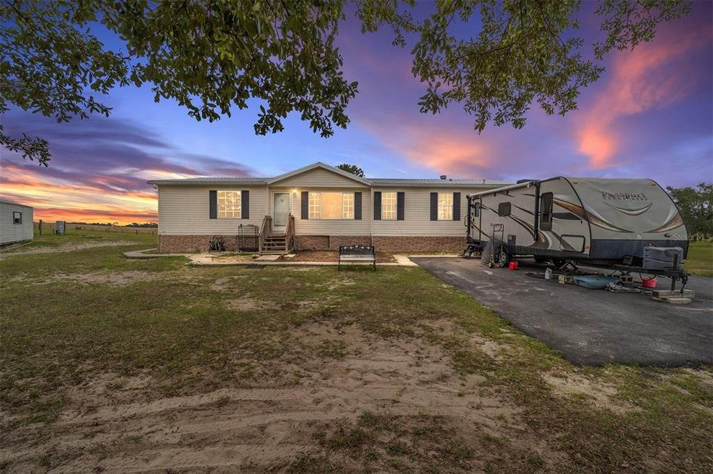 For Sale: $799,999 (3 beds, 2 baths, 2303 Square Feet)