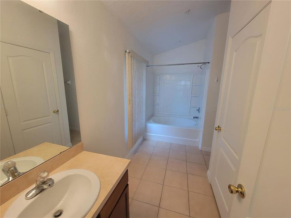 For Rent: $2,100 (2 beds, 2 baths, 1216 Square Feet)