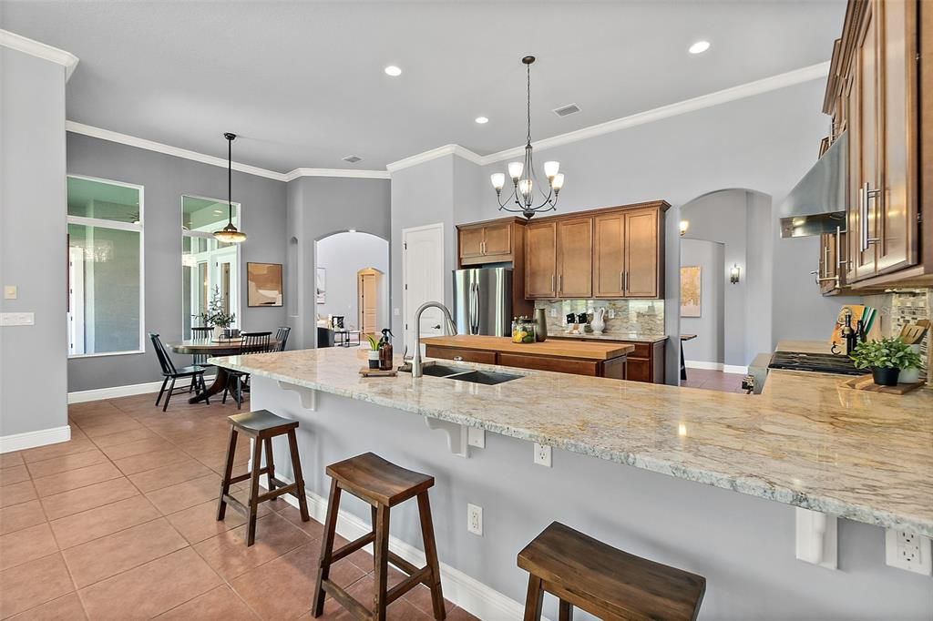 Beautiful Kitchen Area w/Breakfast Bar