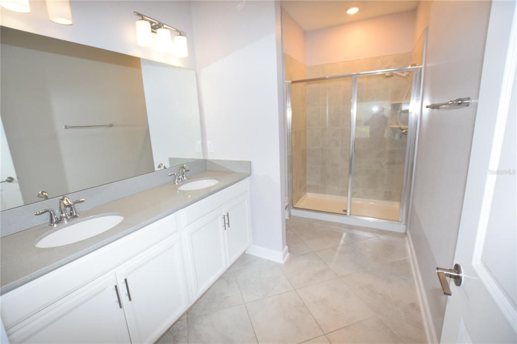 For Rent: $2,250 (2 beds, 2 baths, 1374 Square Feet)