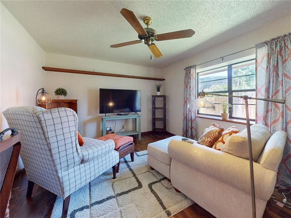 For Sale: $365,000 (2 beds, 2 baths, 1461 Square Feet)