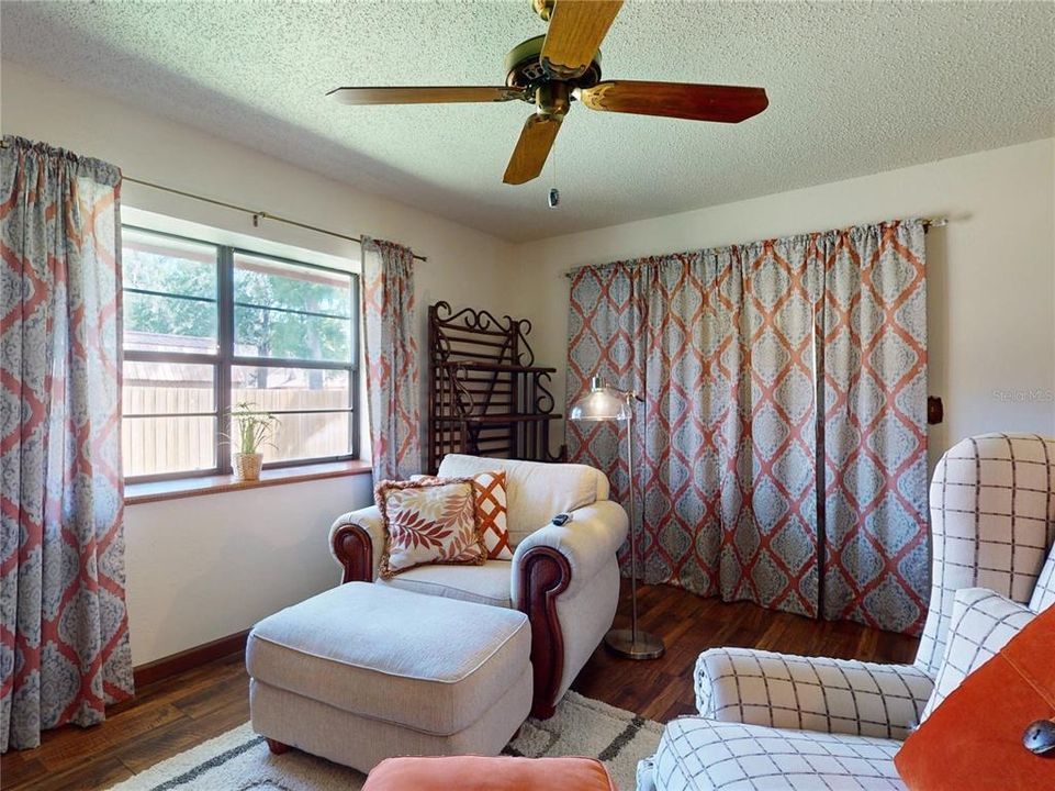 For Sale: $365,000 (2 beds, 2 baths, 1461 Square Feet)