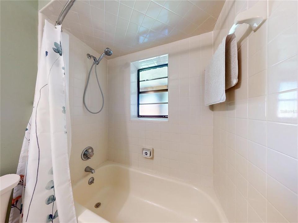 For Sale: $365,000 (2 beds, 2 baths, 1461 Square Feet)