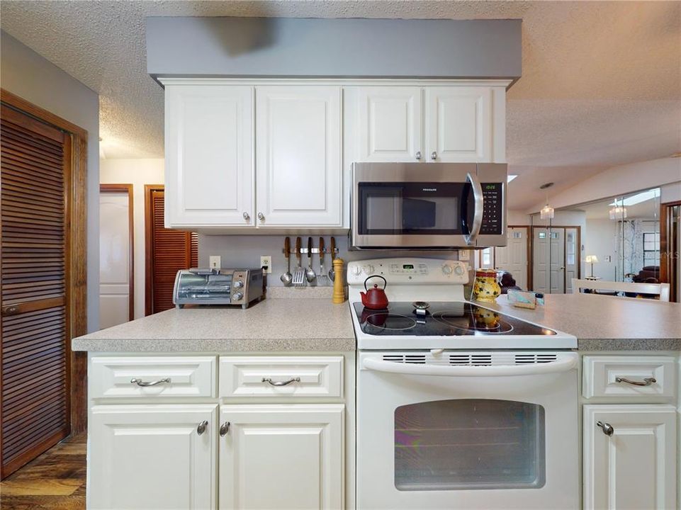 For Sale: $365,000 (2 beds, 2 baths, 1461 Square Feet)