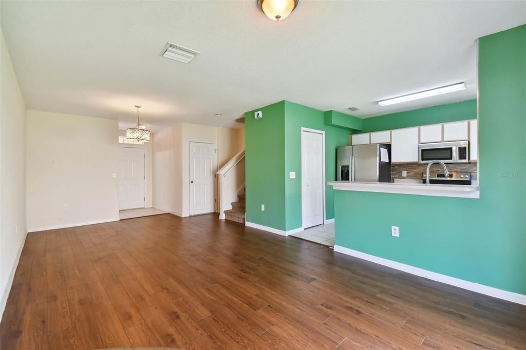 For Sale: $252,900 (2 beds, 2 baths, 1333 Square Feet)