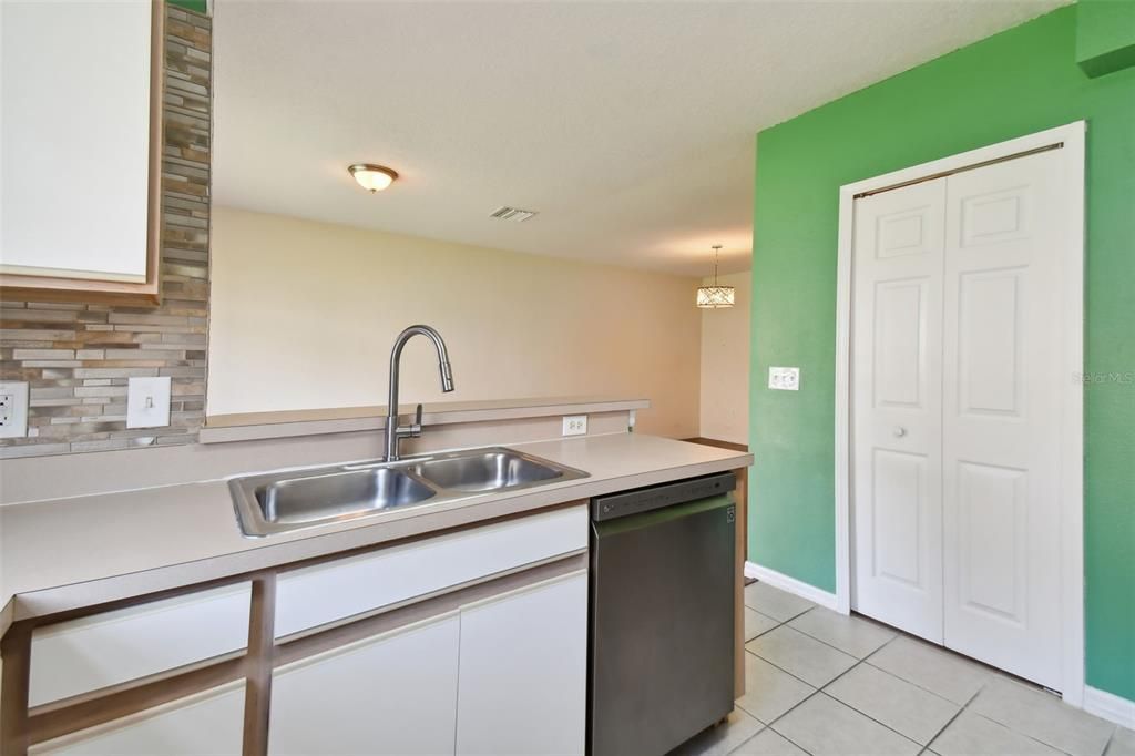 For Sale: $252,900 (2 beds, 2 baths, 1333 Square Feet)