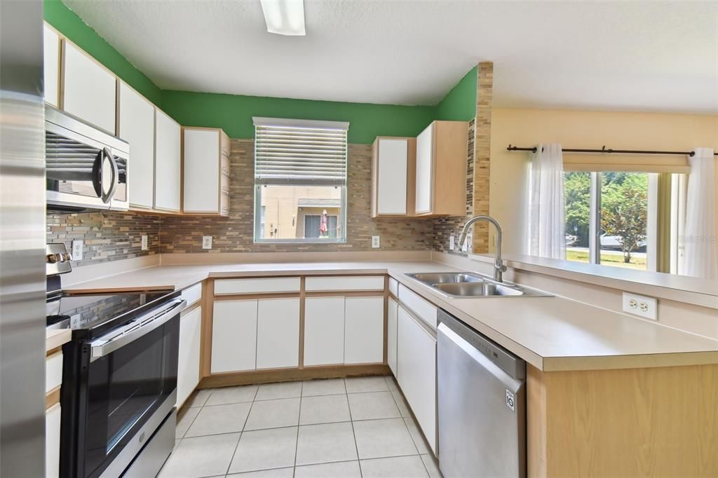 For Sale: $252,900 (2 beds, 2 baths, 1333 Square Feet)