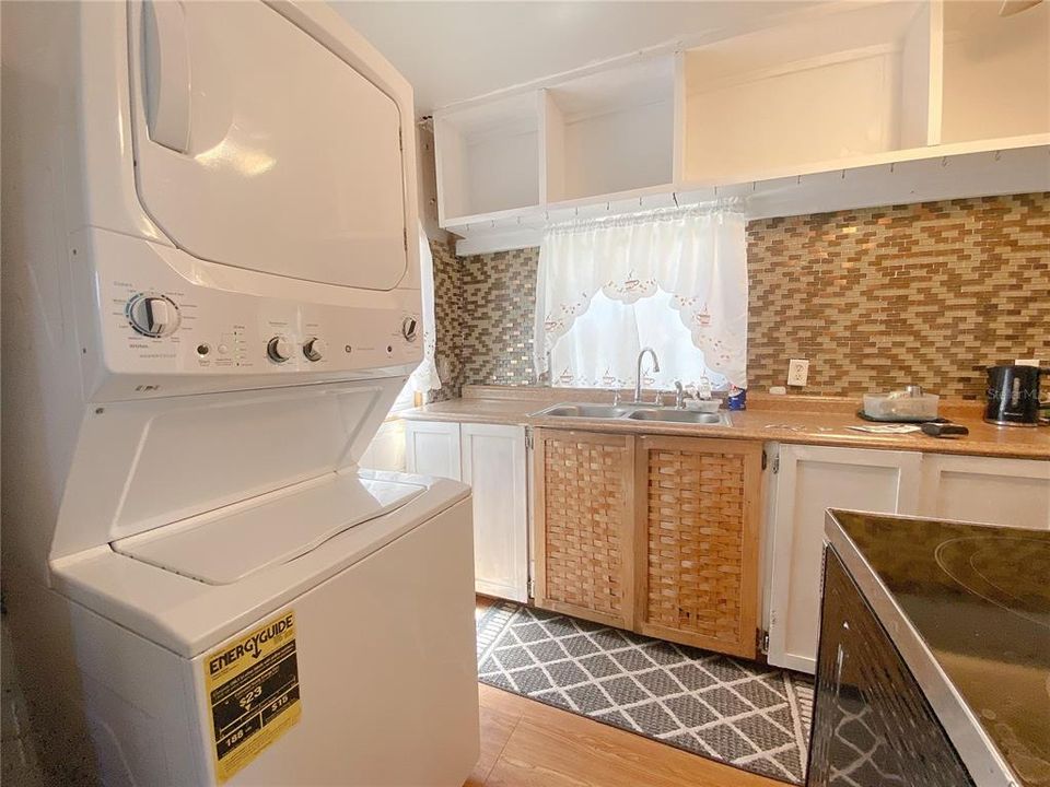 Stackable washer/dryer located in the kitchen