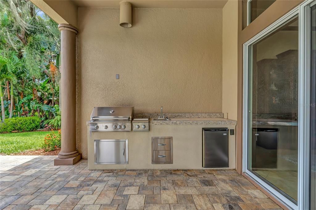 built-in outdoor kitchen