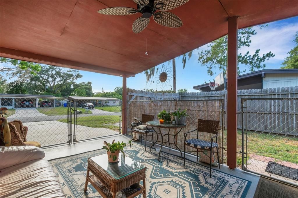 Active With Contract: $218,000 (2 beds, 1 baths, 900 Square Feet)