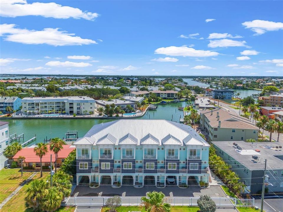 For Sale: $1,450,000 (3 beds, 3 baths, 2533 Square Feet)