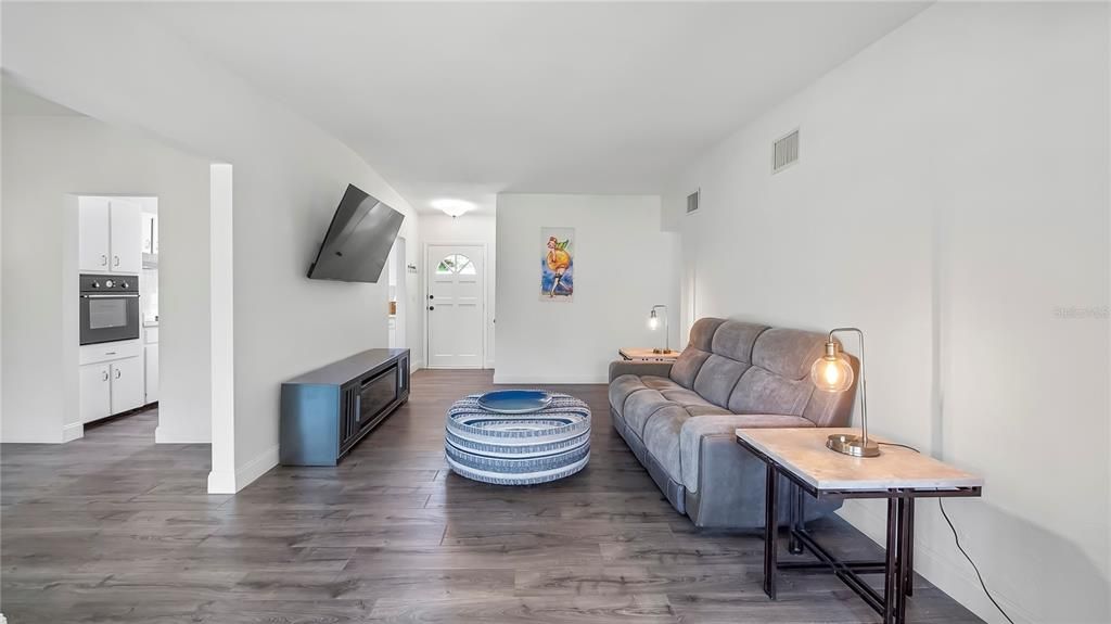 Active With Contract: $409,000 (3 beds, 2 baths, 1312 Square Feet)