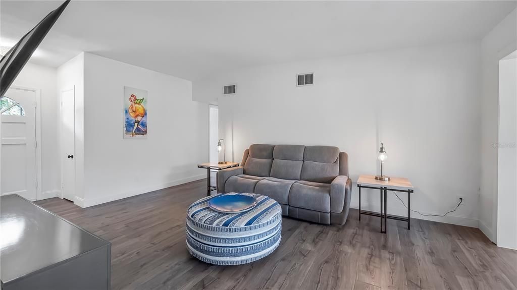 Active With Contract: $409,000 (3 beds, 2 baths, 1312 Square Feet)