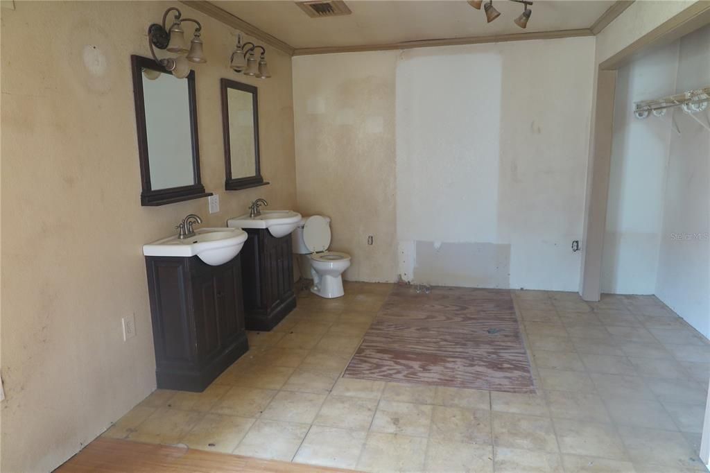 For Sale: $84,900 (3 beds, 2 baths, 1204 Square Feet)