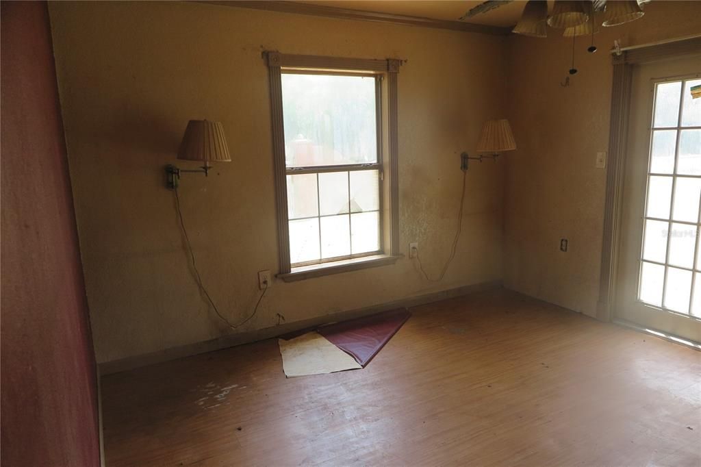 For Sale: $84,900 (3 beds, 2 baths, 1204 Square Feet)
