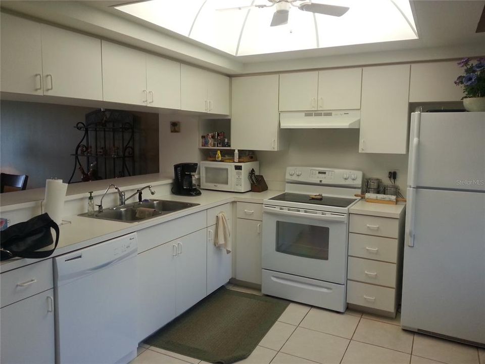 Active With Contract: $2,000 (2 beds, 2 baths, 1135 Square Feet)