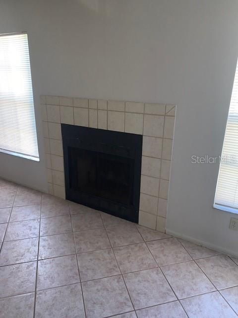 Active With Contract: $1,450 (2 beds, 2 baths, 900 Square Feet)