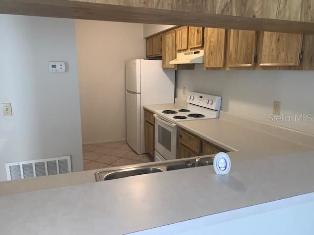 Active With Contract: $1,450 (2 beds, 2 baths, 900 Square Feet)