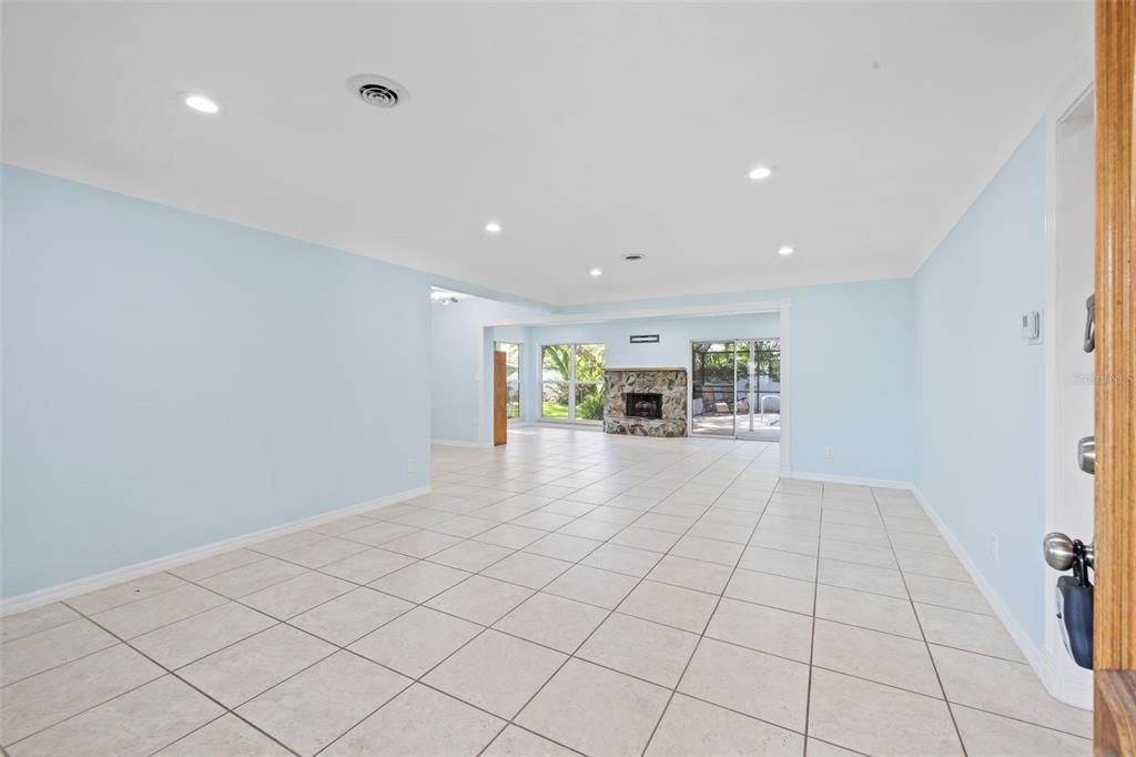 Active With Contract: $550,000 (3 beds, 2 baths, 1937 Square Feet)