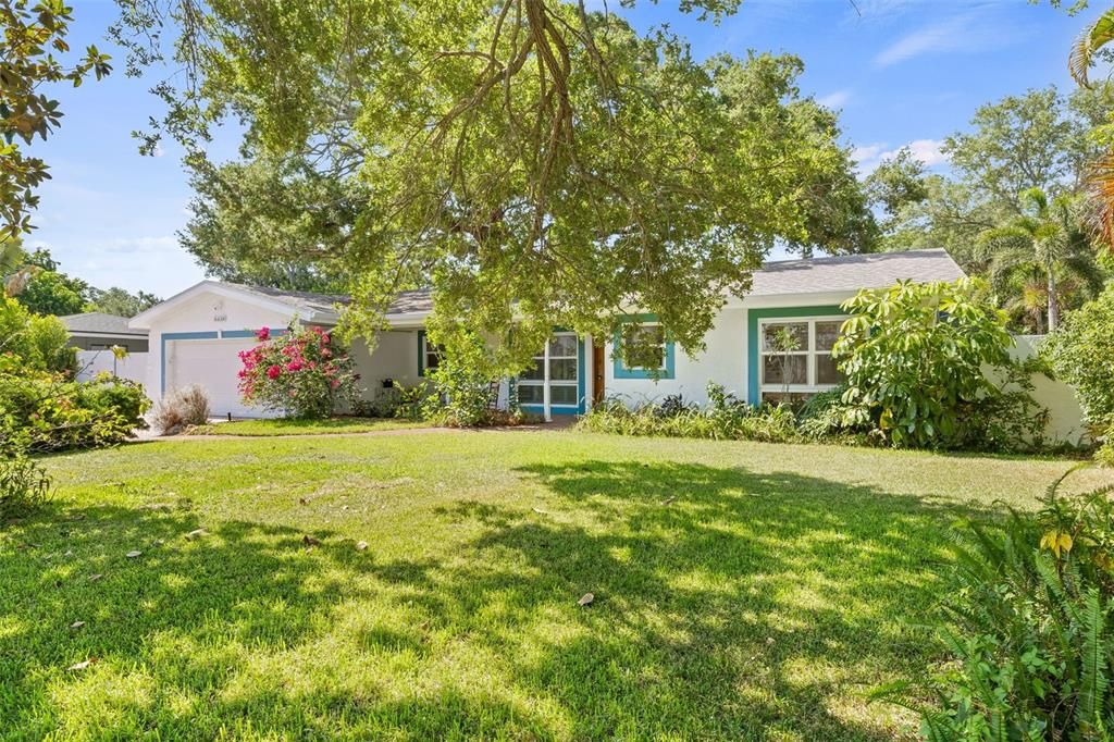 Active With Contract: $550,000 (3 beds, 2 baths, 1937 Square Feet)